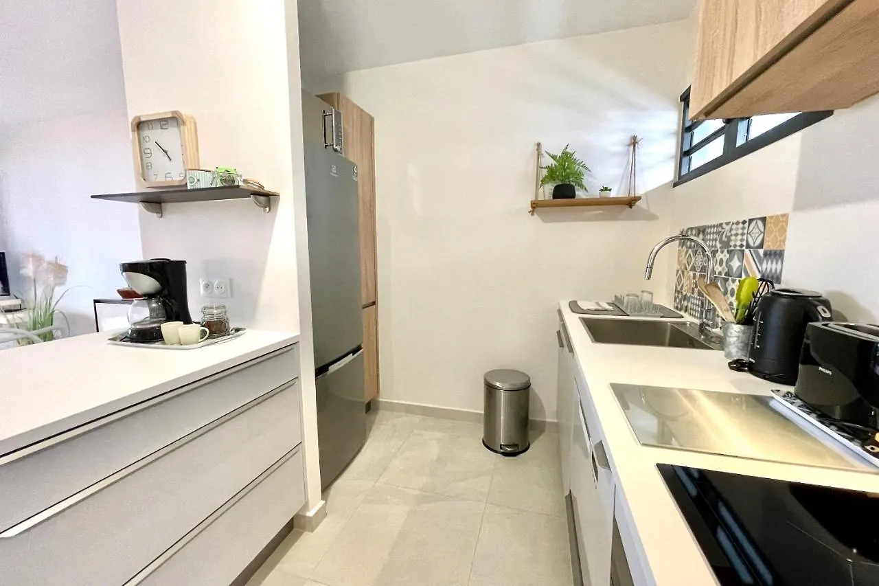 Mititai Condo Sea View & Pool The Quiet Place Near The Airport Faaa Holiday home