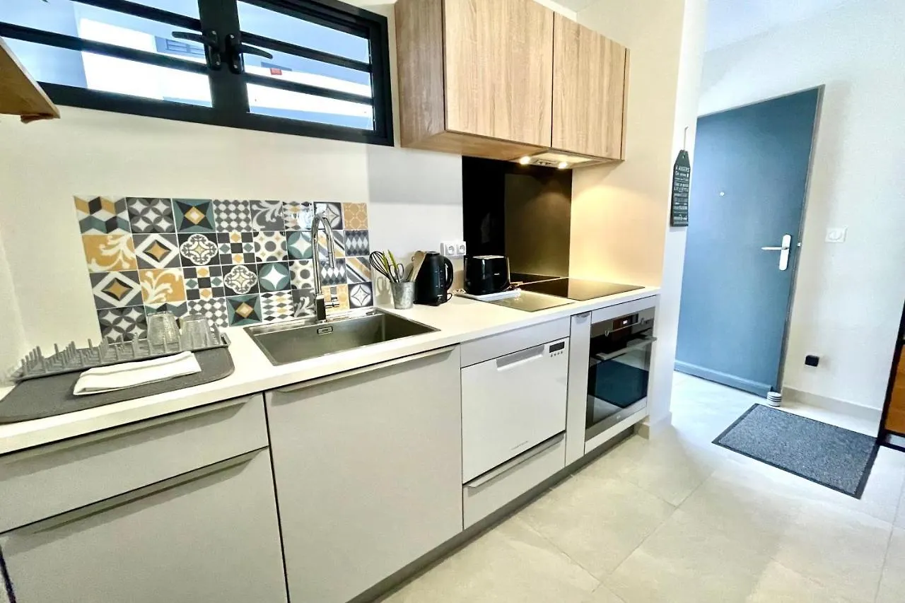 Mititai Condo Sea View & Pool The Quiet Place Near The Airport Faaa Holiday home