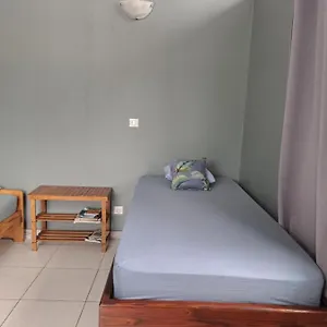 Auberge de jeunesse Laure Hebergement Loue Lits En Dortoir, Fa'a'ā